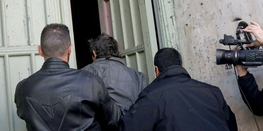 Αυτός είναι ο 34χρονος Αλβανός που έπνιξε τον πατέρα του στην Κρήτη (εικόνες)
